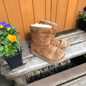 Girls ugg boots size 2